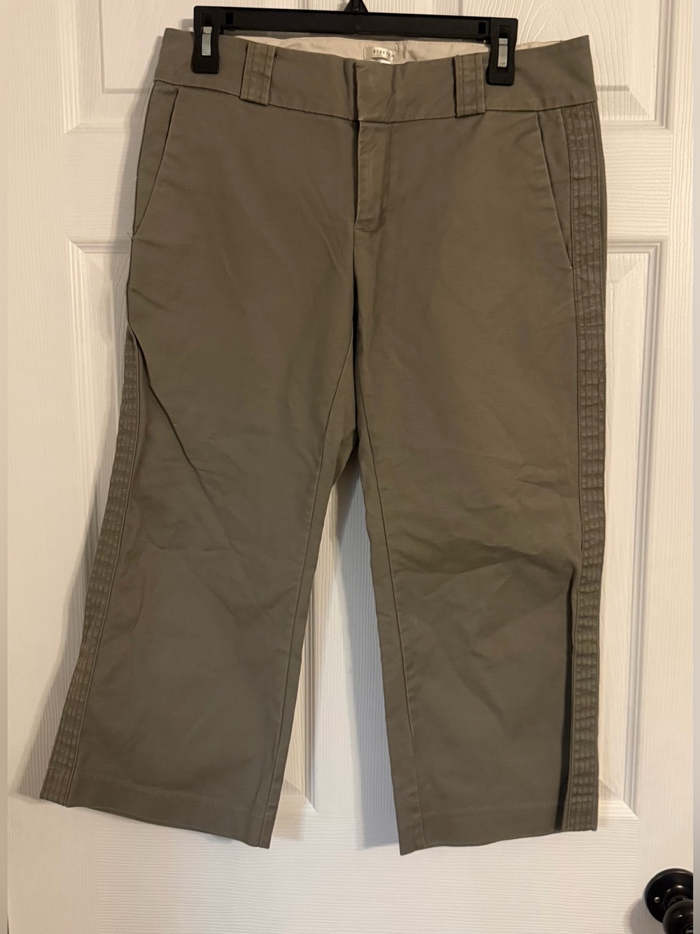 Old Navy Size 8 Gray Pants Low Waist Stretch Cropped